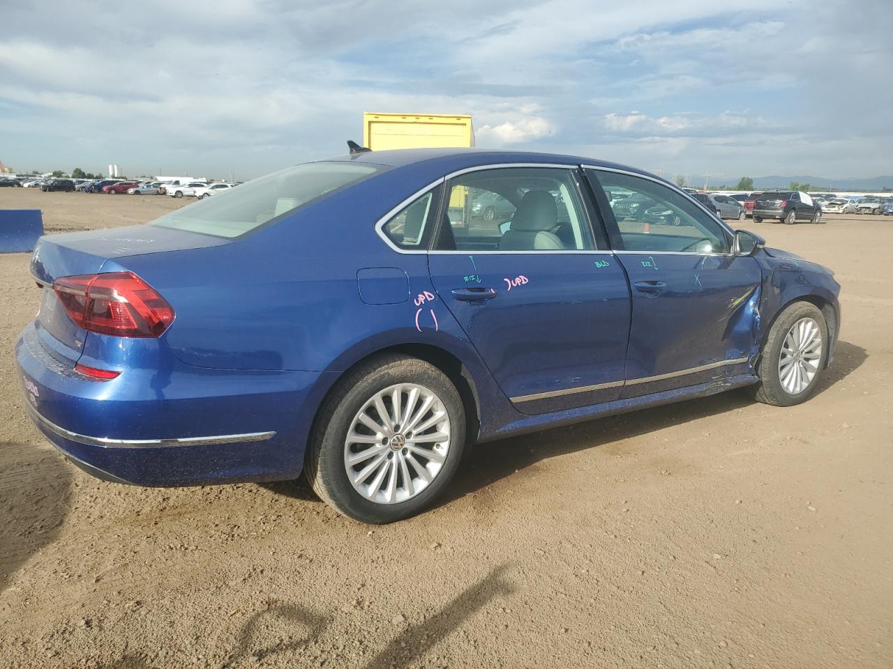 VOLKSWAGEN Passat SE 2017