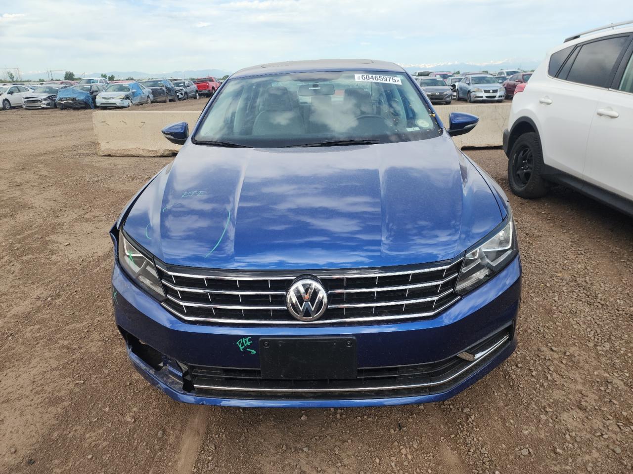 VOLKSWAGEN Passat SE 2017
