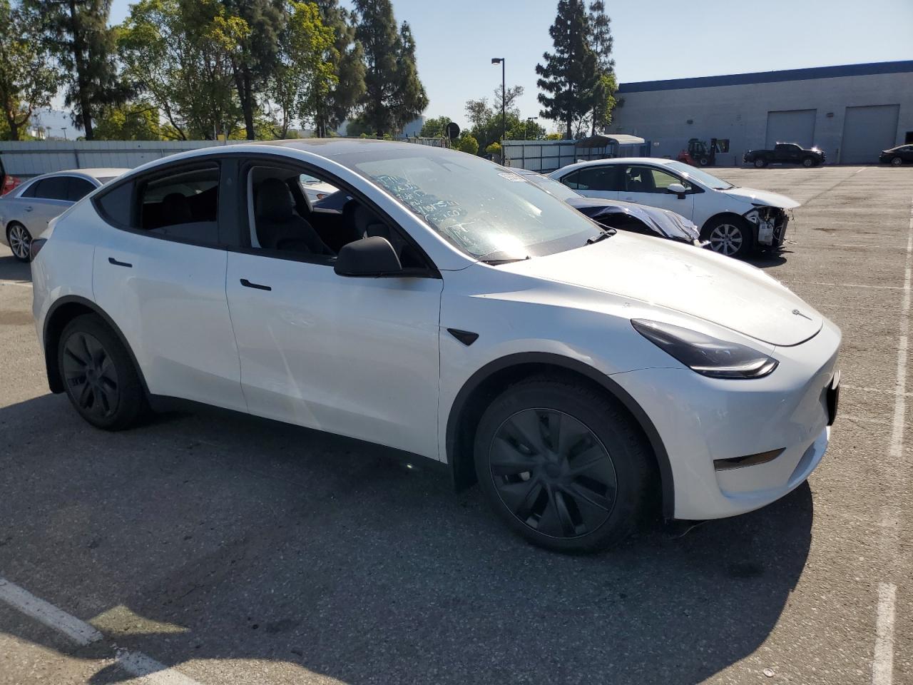 TESLA Model Y 2024