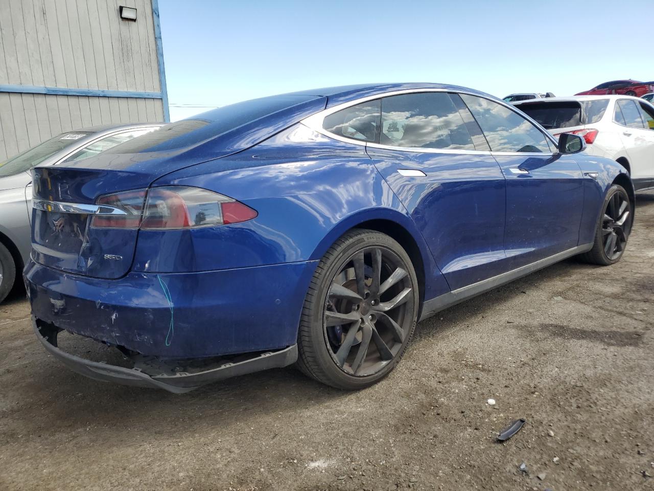 TESLA Model S 2015