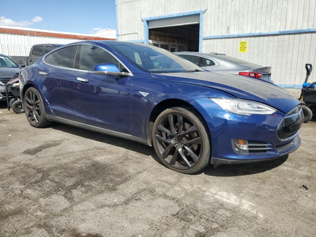 TESLA Model S 2015