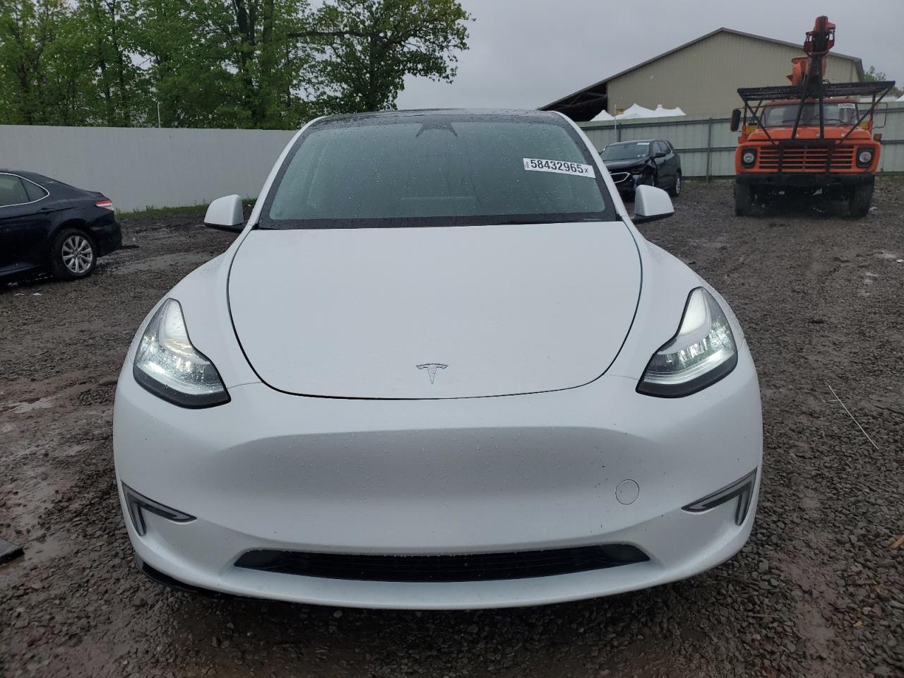 TESLA Model Y 2023