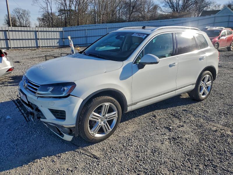 VOLKSWAGEN Touareg 2015