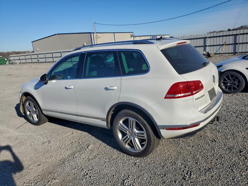 VOLKSWAGEN Touareg 2015
