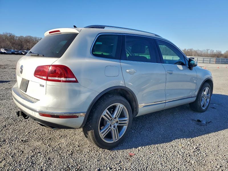 VOLKSWAGEN Touareg 2015