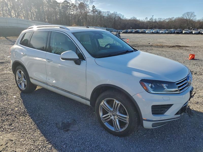 VOLKSWAGEN Touareg 2015