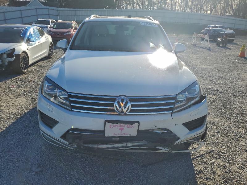 VOLKSWAGEN Touareg 2015