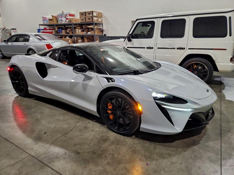 MCLAREN Automotive Artura 2025