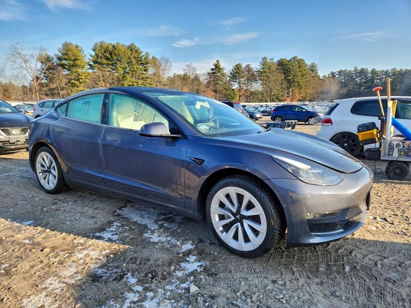 TESLA Model 3 2022