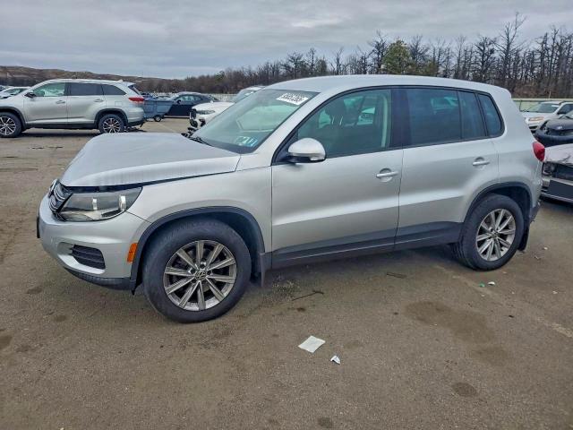 VOLKSWAGEN Tiguan S 2014