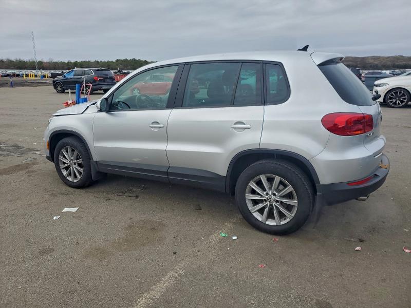VOLKSWAGEN Tiguan S 2014