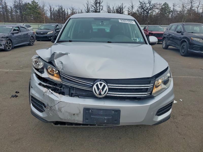 VOLKSWAGEN Tiguan S 2014