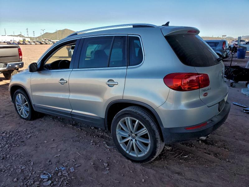 VOLKSWAGEN Tiguan S 2014
