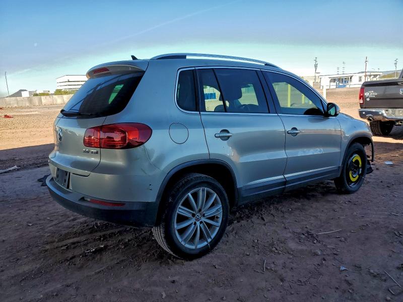 VOLKSWAGEN Tiguan S 2014
