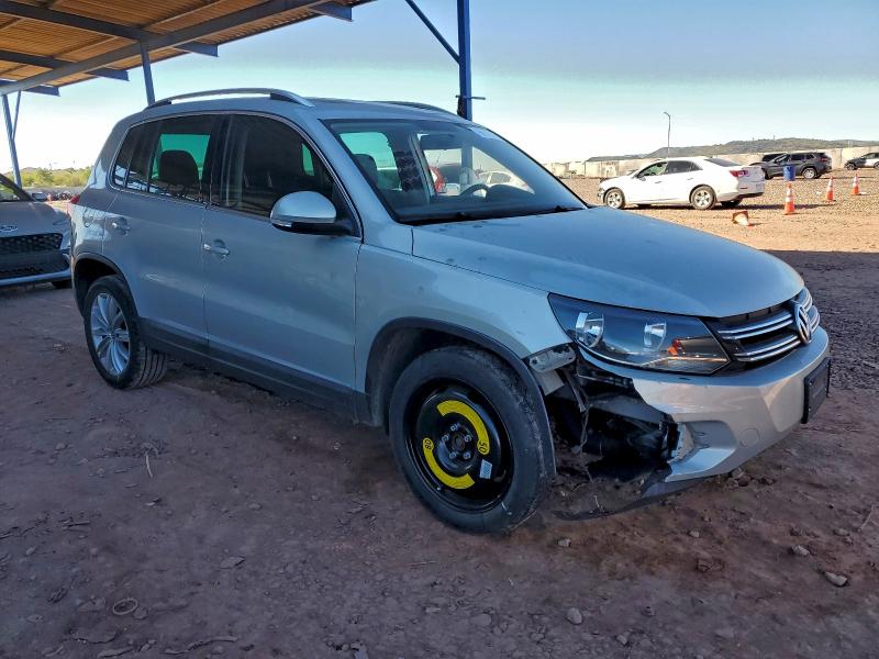 VOLKSWAGEN Tiguan S 2014