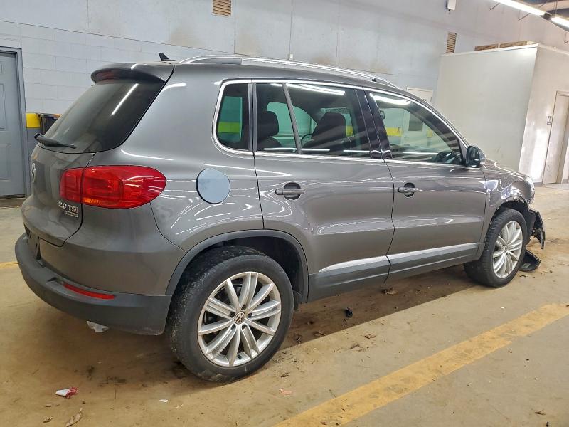 VOLKSWAGEN Tiguan S 2015