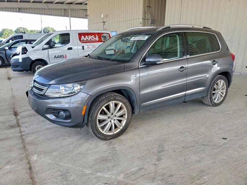 VOLKSWAGEN Tiguan S 2014