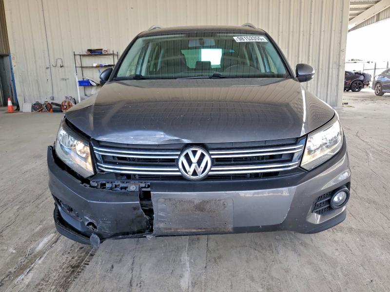VOLKSWAGEN Tiguan S 2014