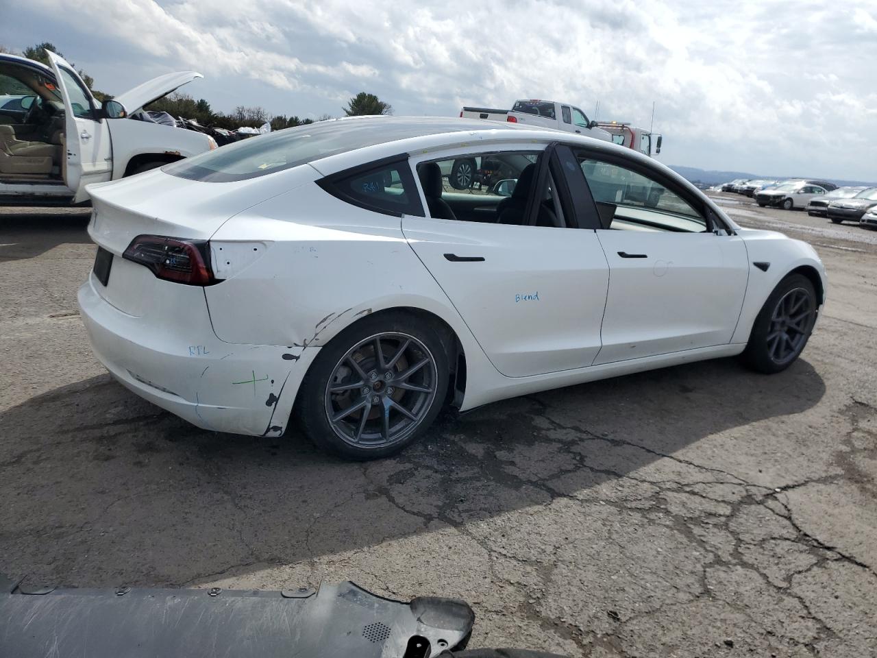 TESLA MODEL 3 2023