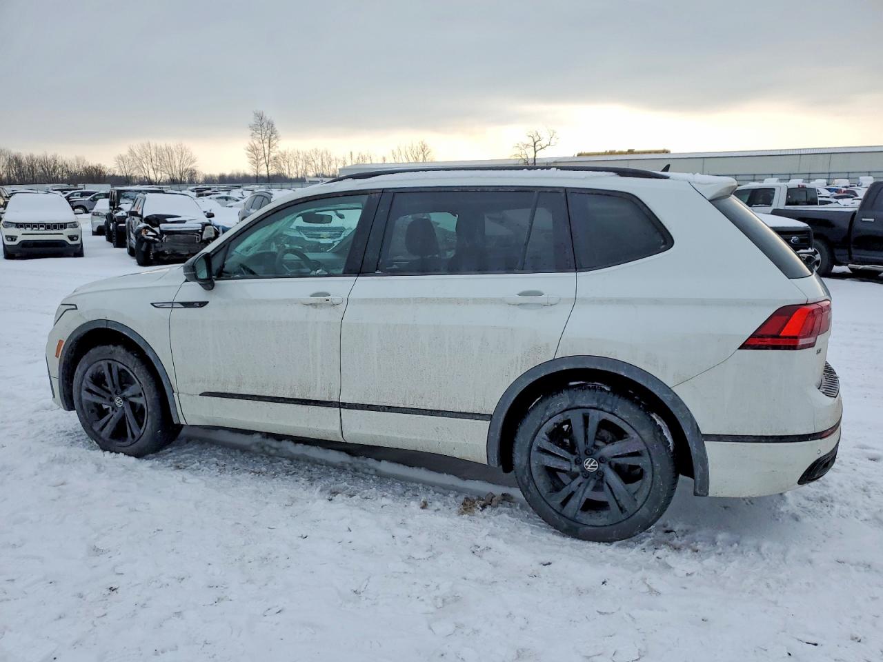 VOLKSWAGEN TIGUAN SE R-LINE BLACK 2024