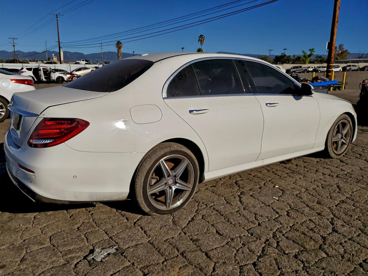MERCEDES-BENZ E 300 2017