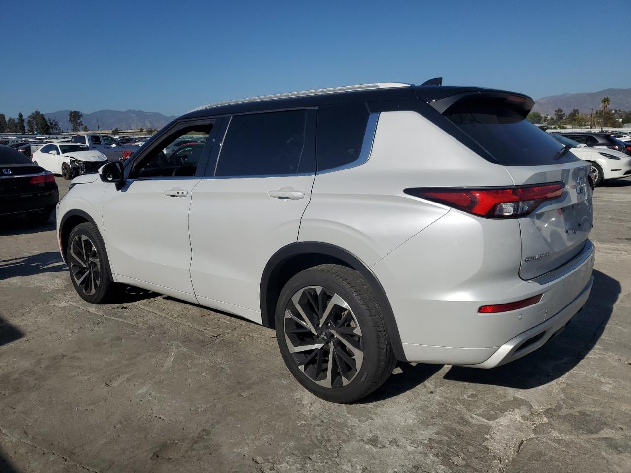 MITSUBISHI OUTLANDER SEL 2024
