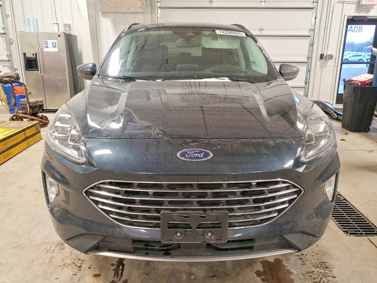 FORD ESCAPE TITANIUM 2022