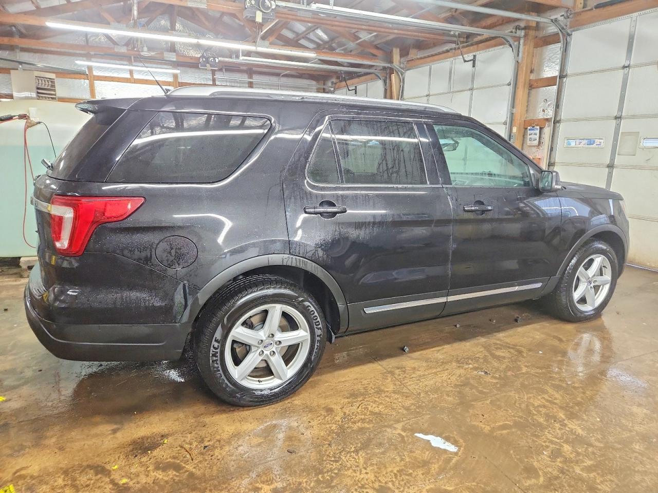 FORD EXPLORER XLT 2019