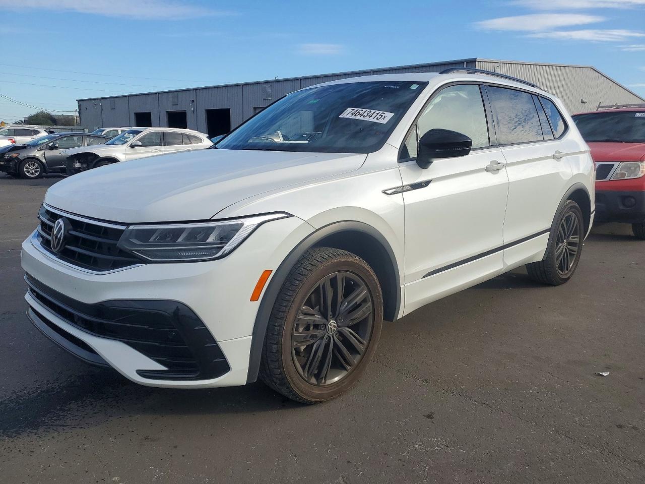 VOLKSWAGEN TIGUAN SE R-LINE BLACK 2022