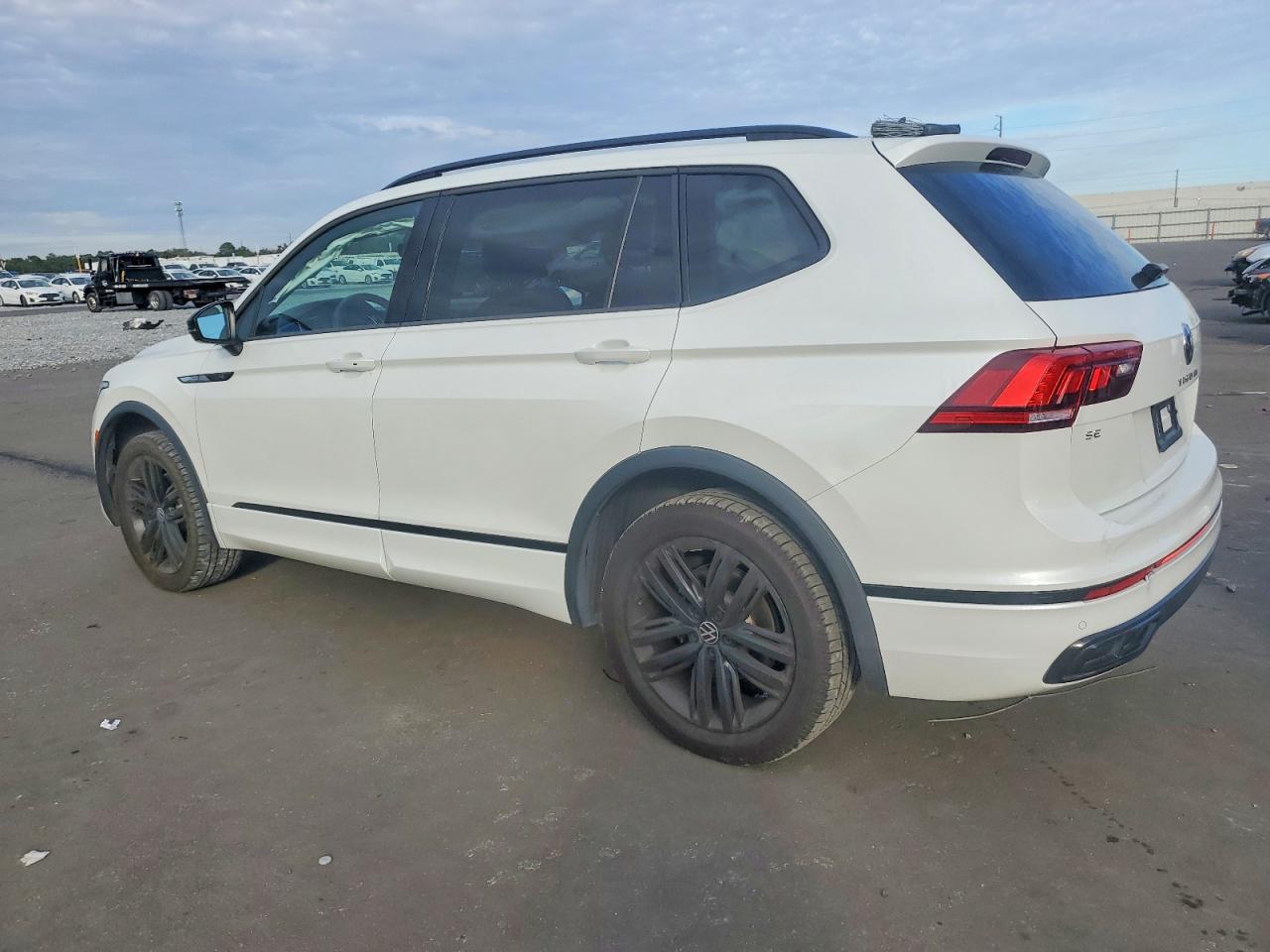 VOLKSWAGEN TIGUAN SE R-LINE BLACK 2022