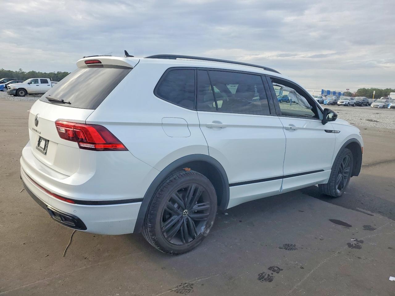 VOLKSWAGEN TIGUAN SE R-LINE BLACK 2022
