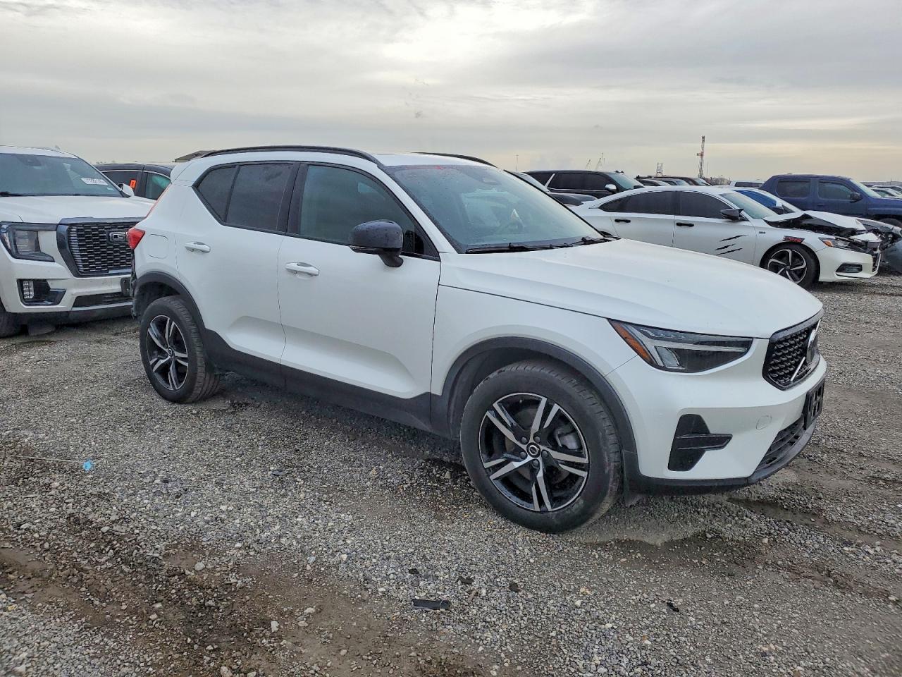 VOLVO XC40 CORE 2024