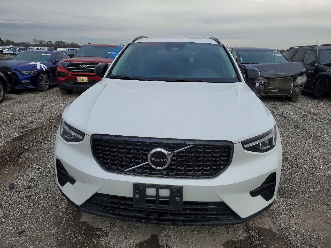 VOLVO XC40 CORE 2024