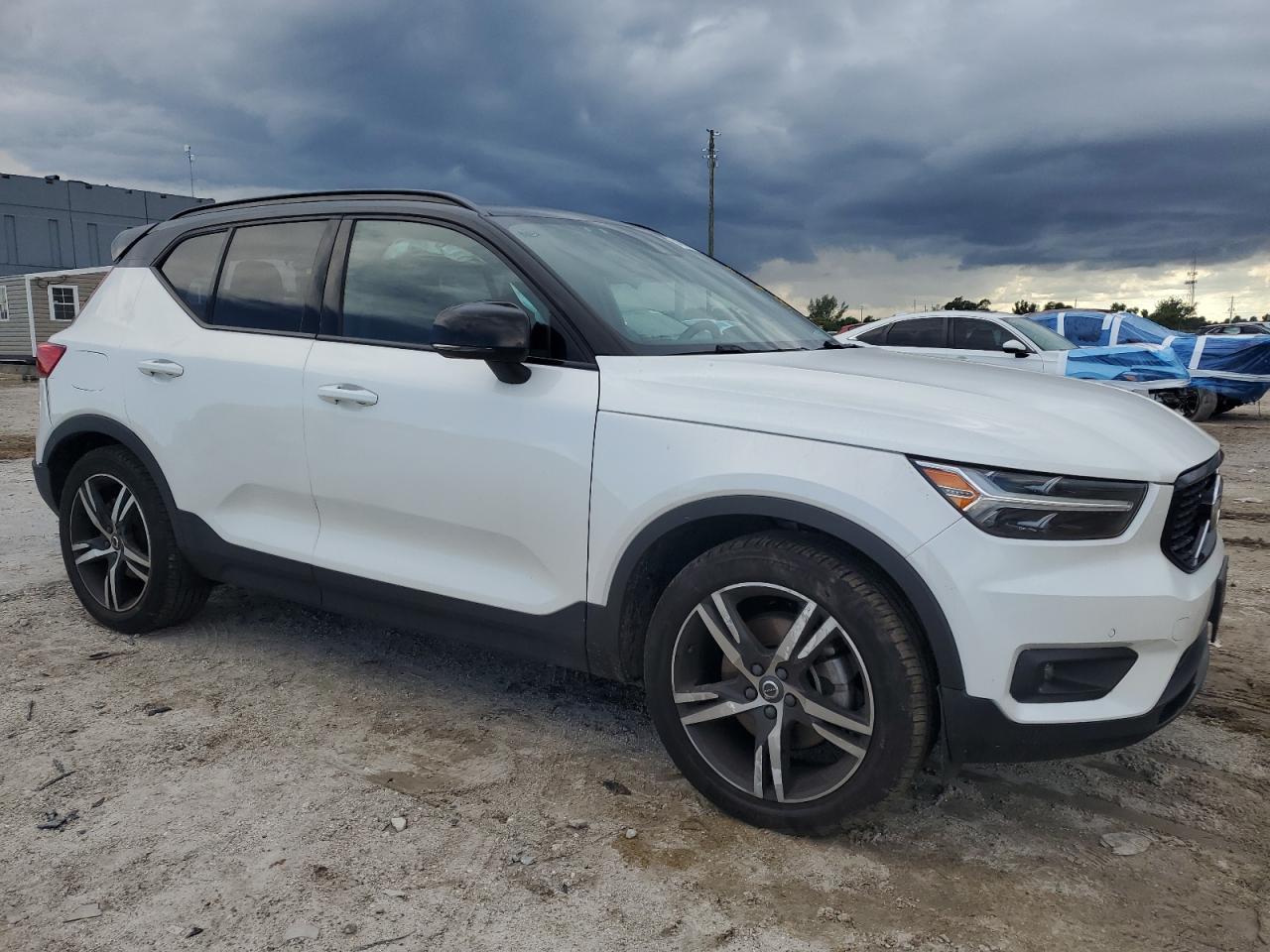 VOLVO XC40 T5 R-DESIGN 2022