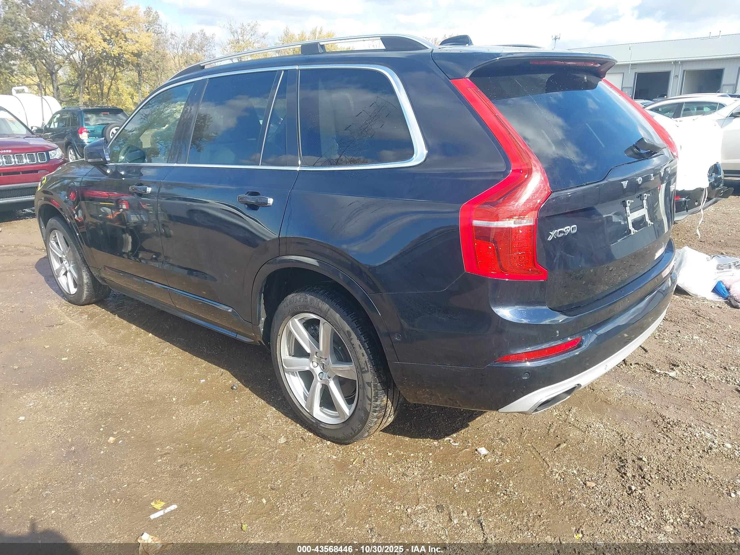 VOLVO XC90 HYBRID T8 MOMENTUM 2016