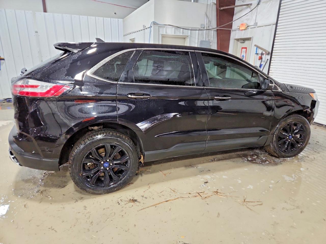 FORD EDGE TITANIUM 2022