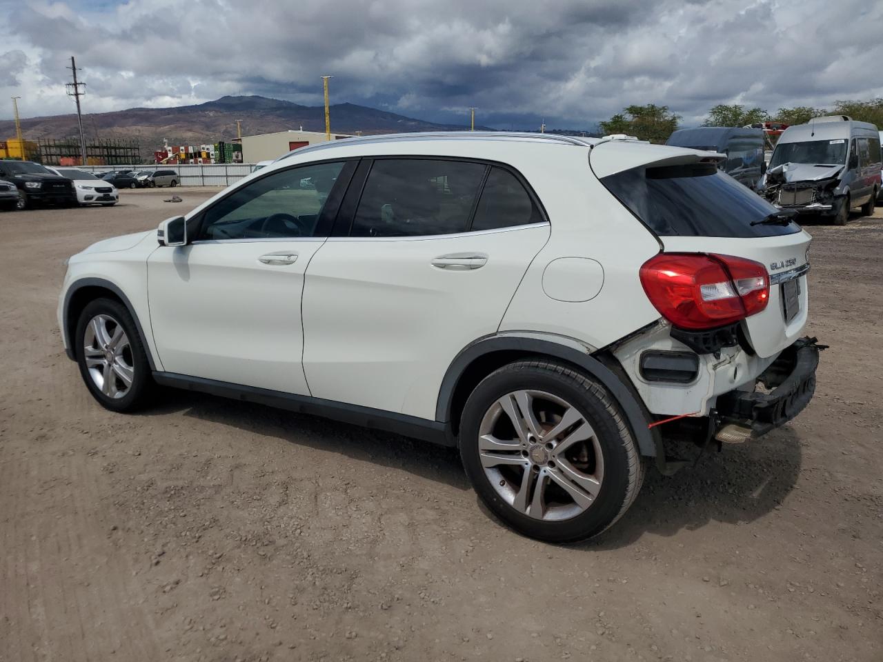 MERCEDES-BENZ GLA 250 2016