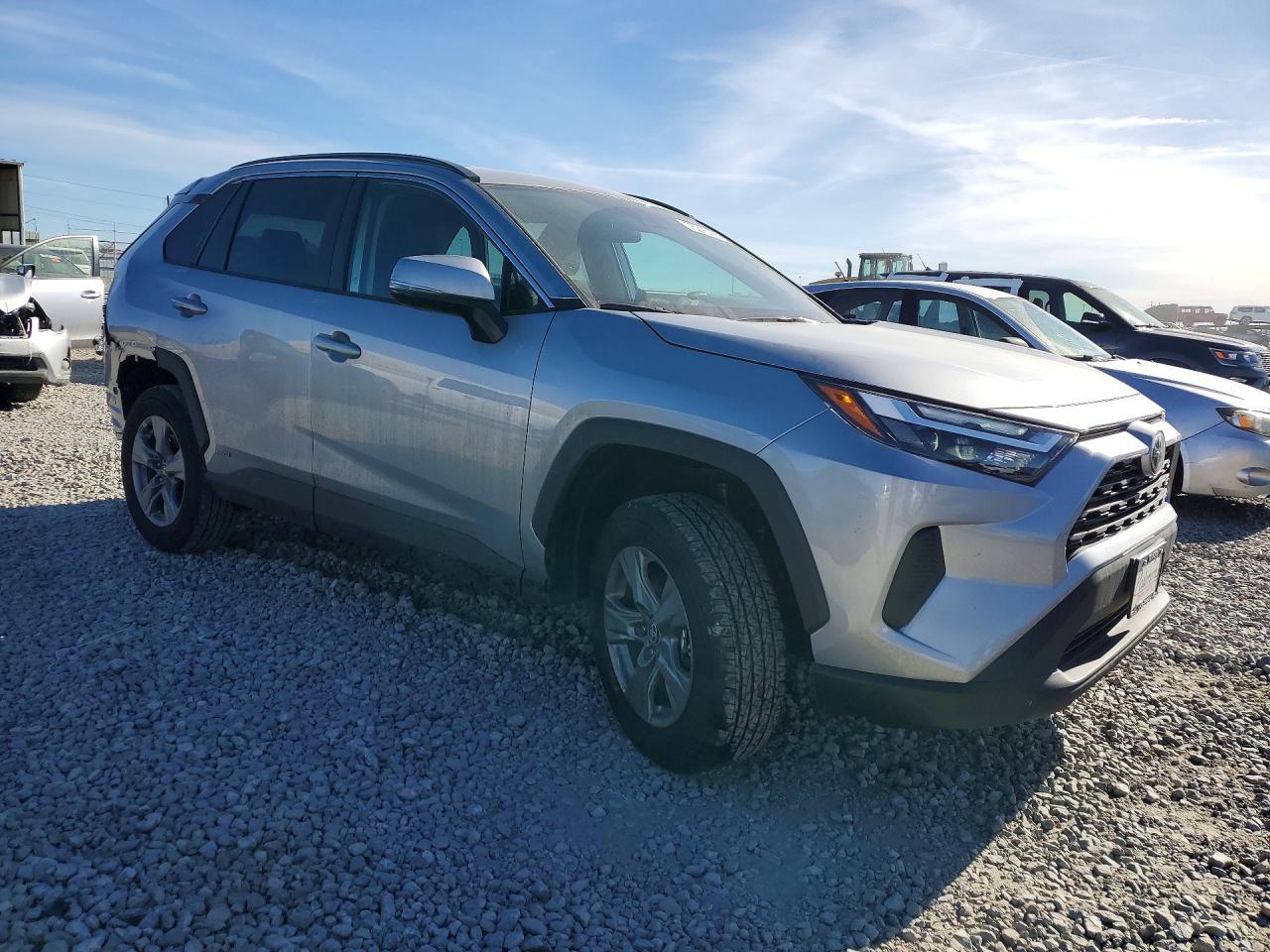 TOYOTA RAV4 XLE 2025