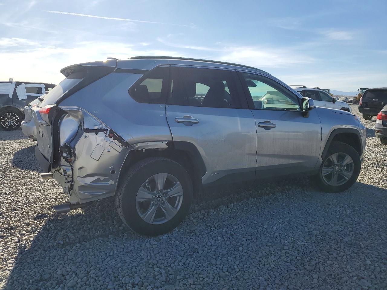 TOYOTA RAV4 XLE 2025