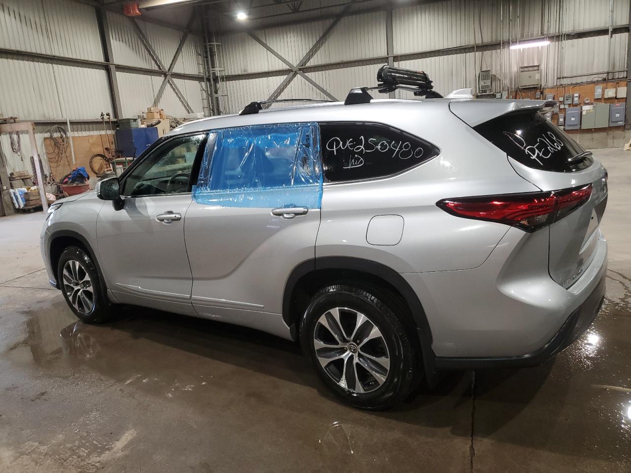 TOYOTA HIGHLANDER XLE 2021