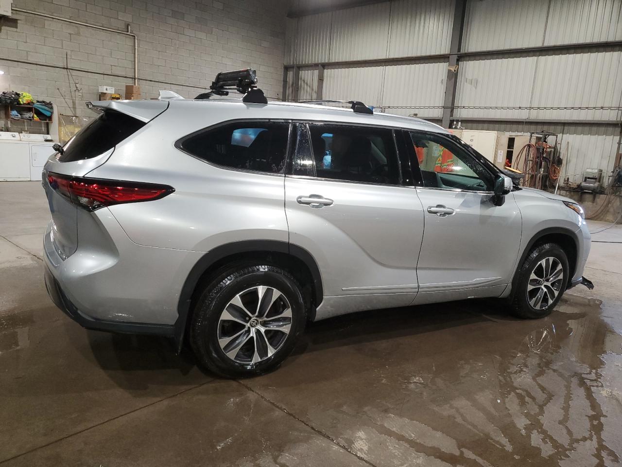 TOYOTA HIGHLANDER XLE 2021