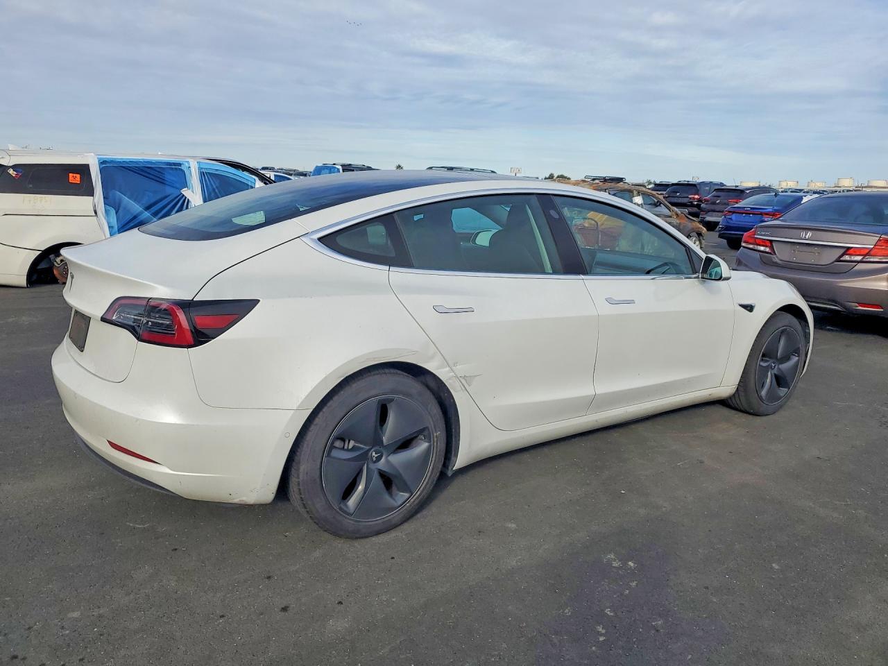 TESLA MODEL 3 2020