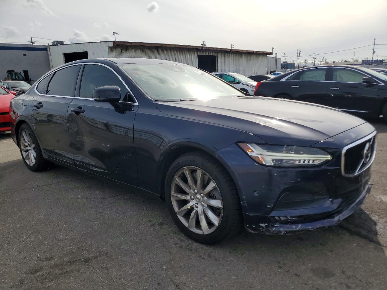 VOLVO S90 T6 MOMENTUM 2017