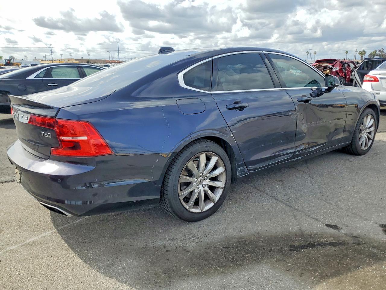 VOLVO S90 T6 MOMENTUM 2017