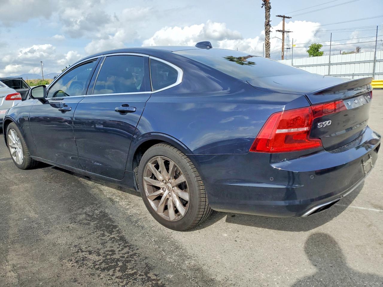 VOLVO S90 T6 MOMENTUM 2017