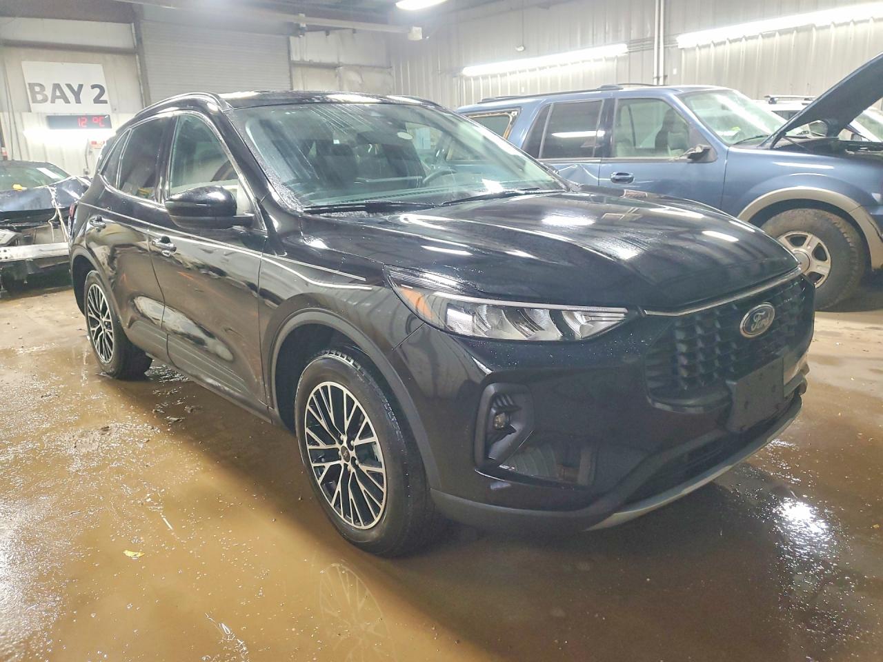 FORD ESCAPE 2023