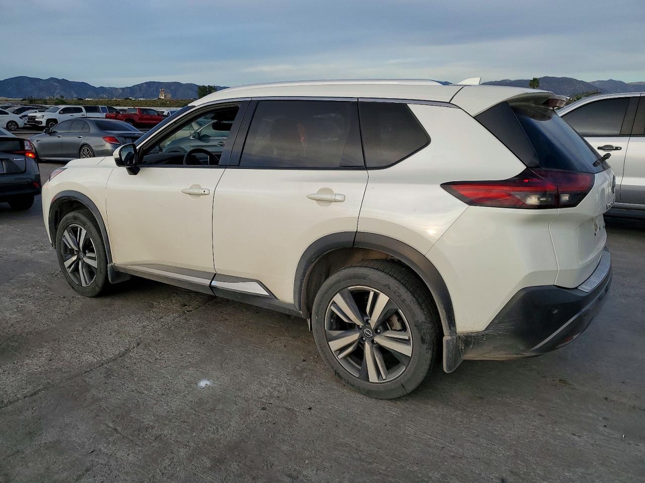 NISSAN ROGUE SL 2023