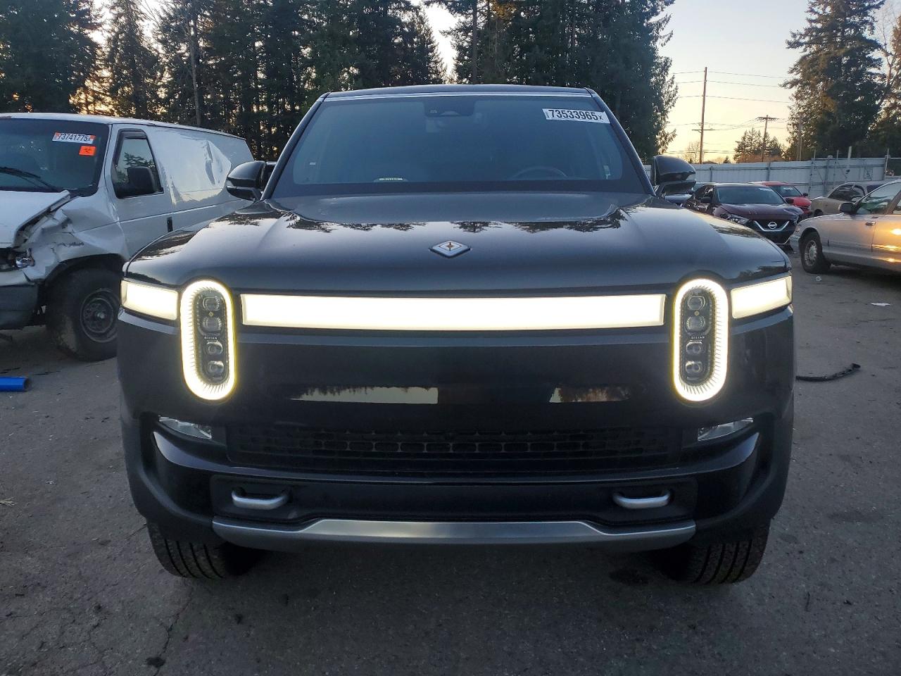 RIVIAN R1S ADVENTURE 2024