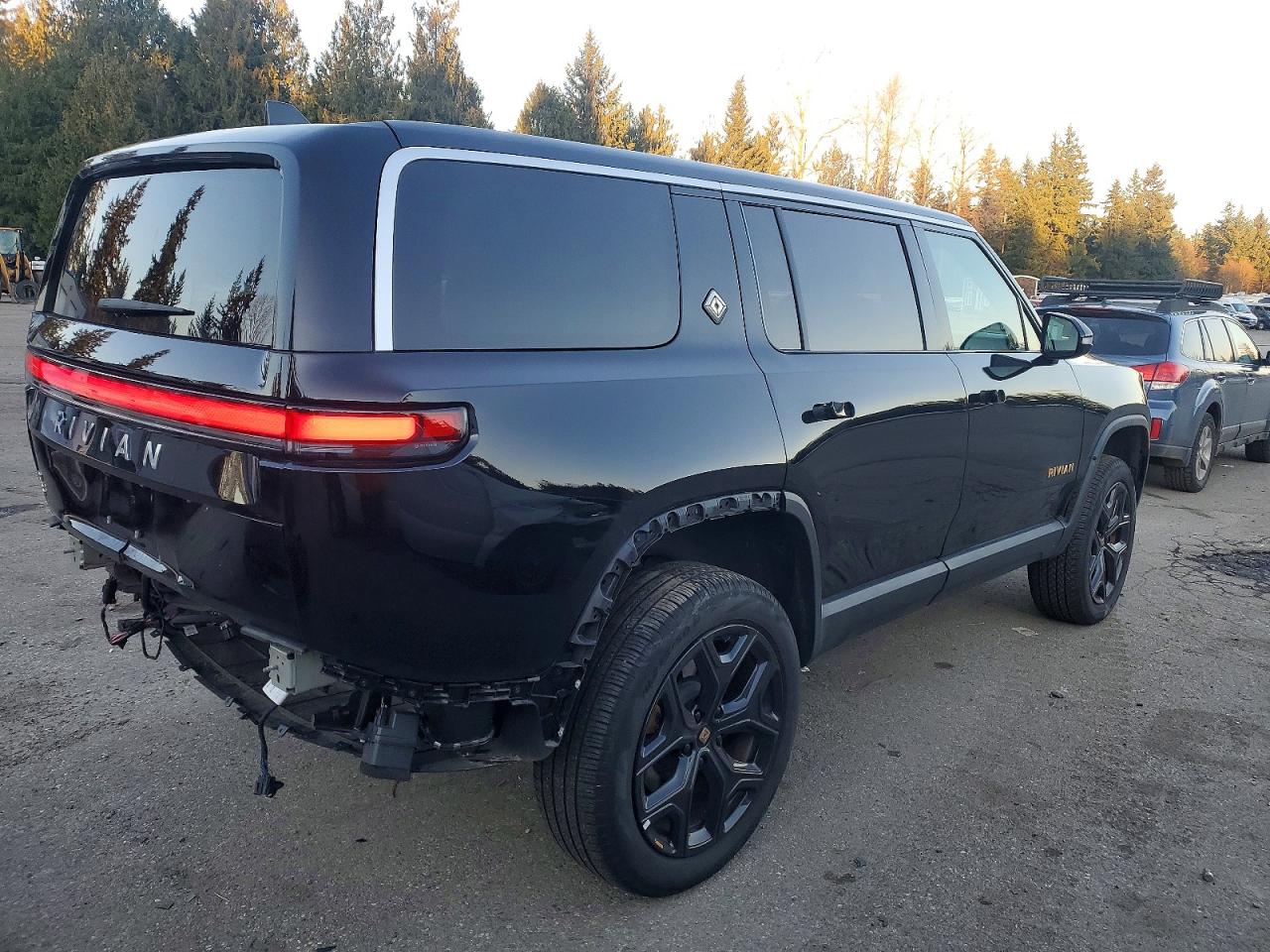 RIVIAN R1S ADVENTURE 2024