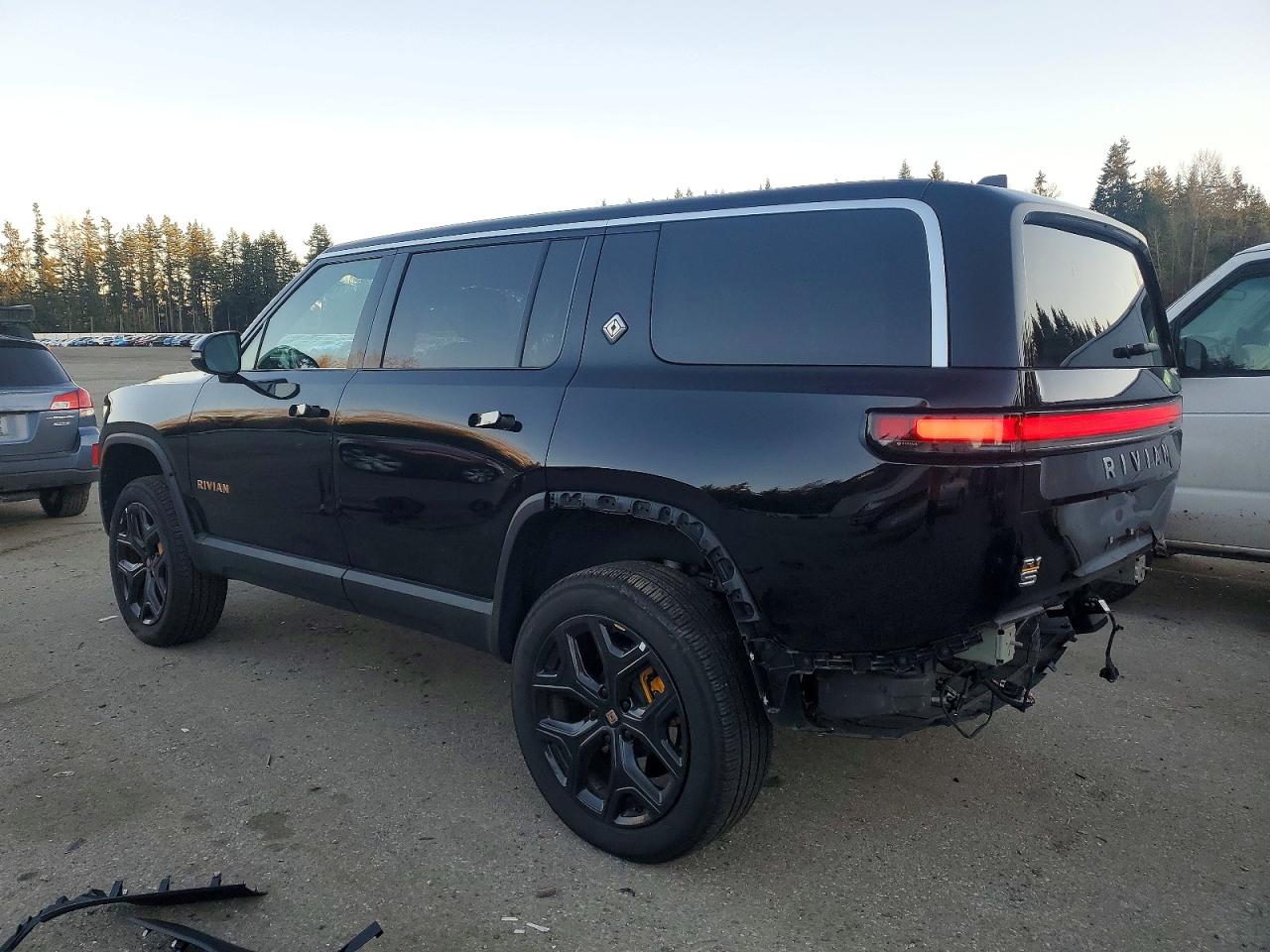 RIVIAN R1S ADVENTURE 2024